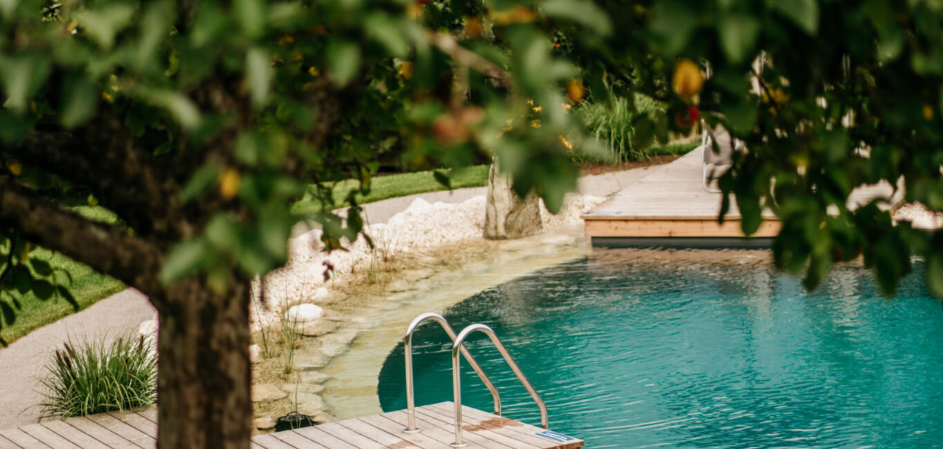 Naturpool im Garten des STOABERG